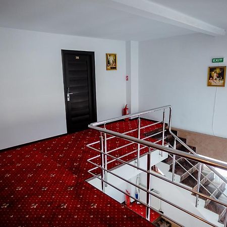 Pensiunea Vialux Бакэу Экстерьер фото